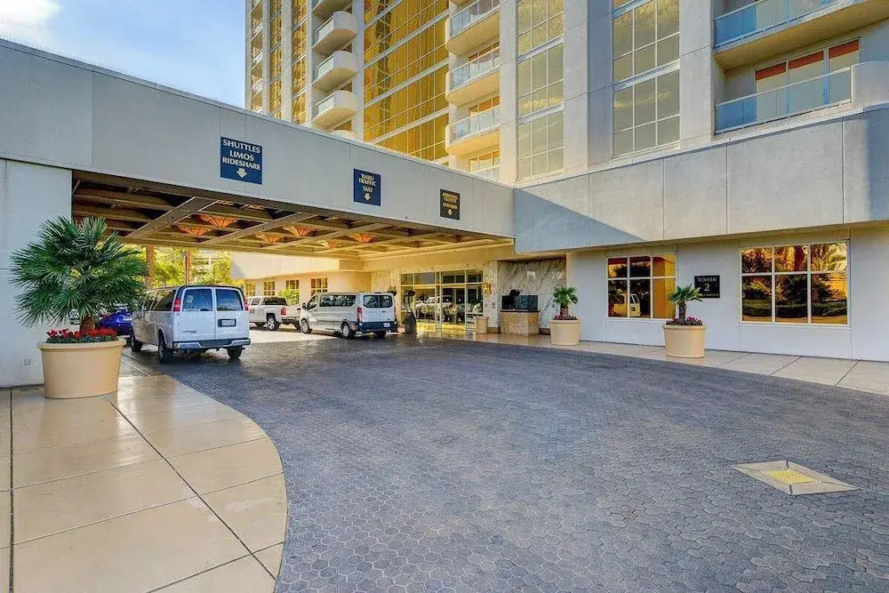 Beautiful Strip View Studio w Balcony 02807