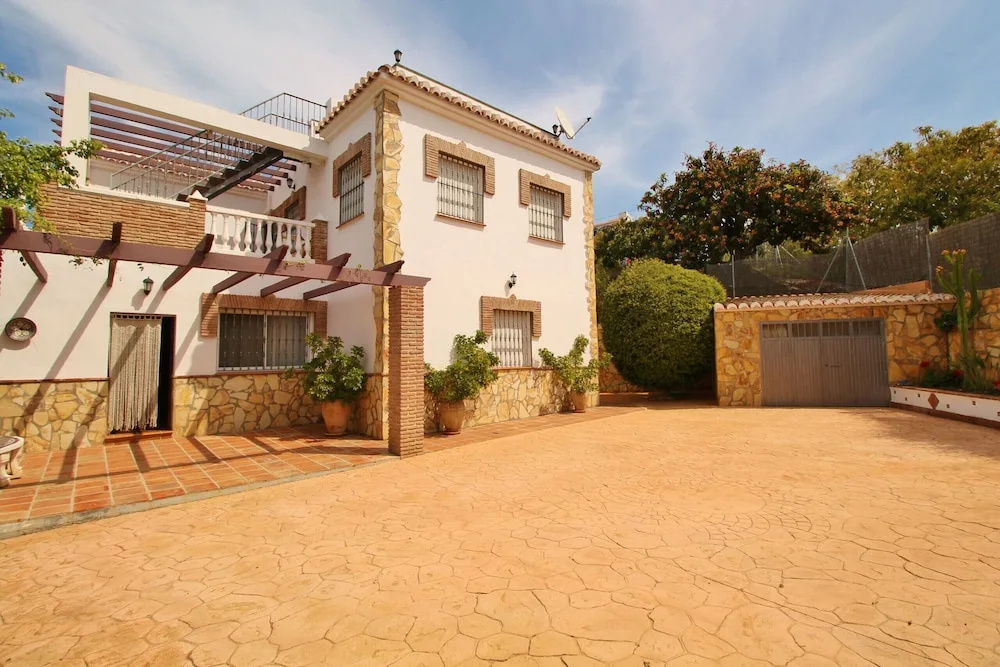 1053 Villa Seral
