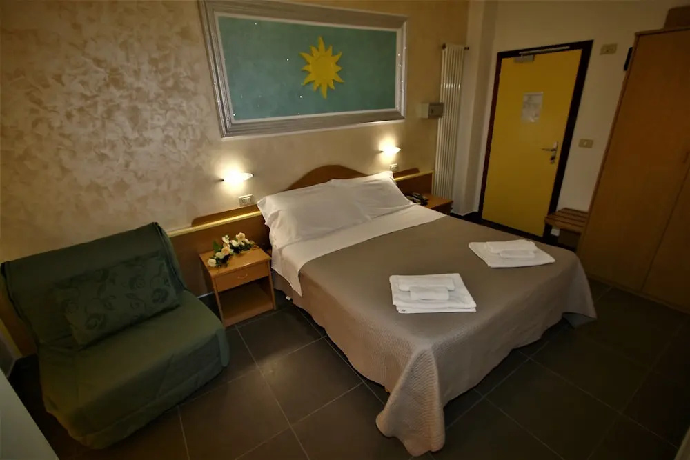 Standard Triple room