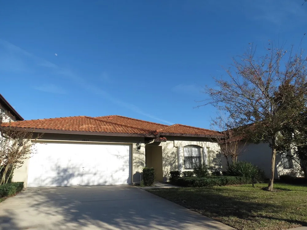 Kissimmee Maingate Area Pool Homes by SVV