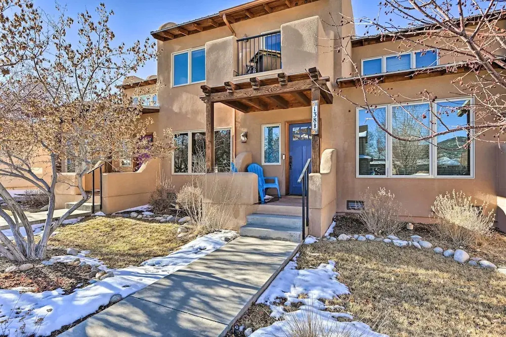 7984: Pet-friendly Townhome w/ Grill!