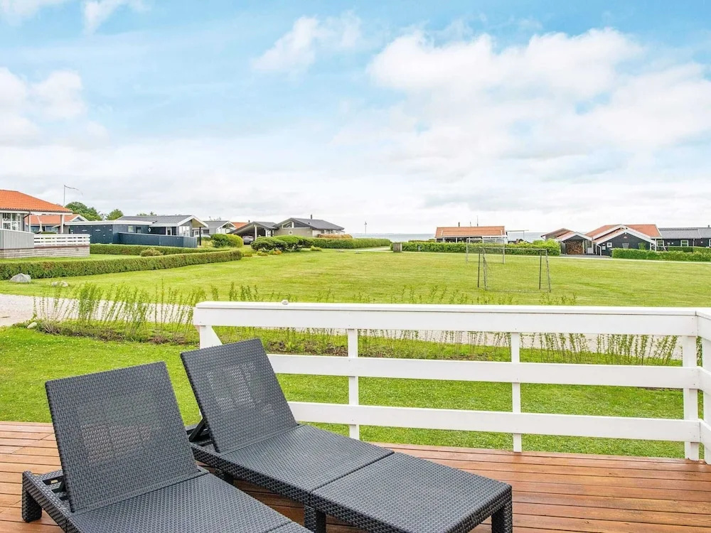 Vibrant Holiday Home in Juelsminde near Sea