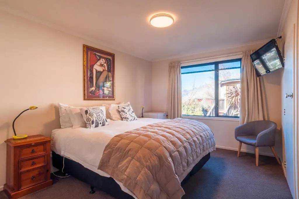 Deluxe Double room (full double bed)