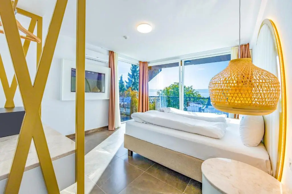 Standard Double room with view (full double bed)