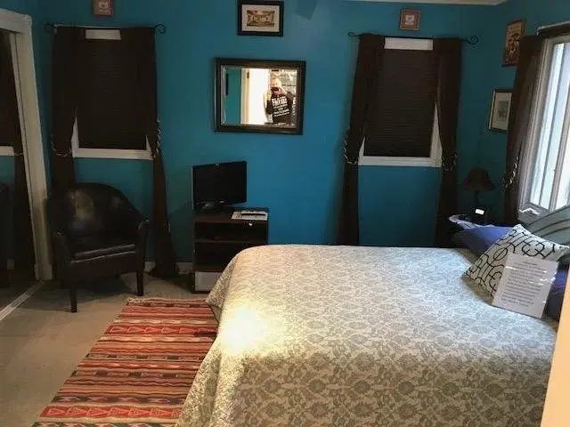 Elaines Hollywood Bed And Breakfast