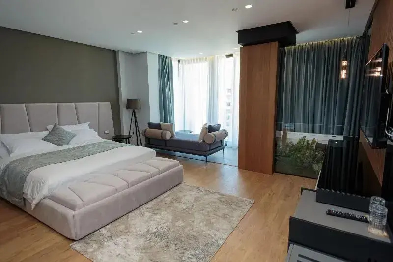 Double Suite (full double bed)