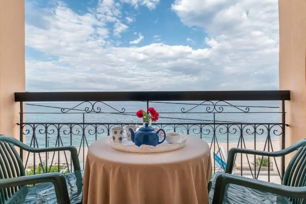 Standard Double room with sea view (full double bed)