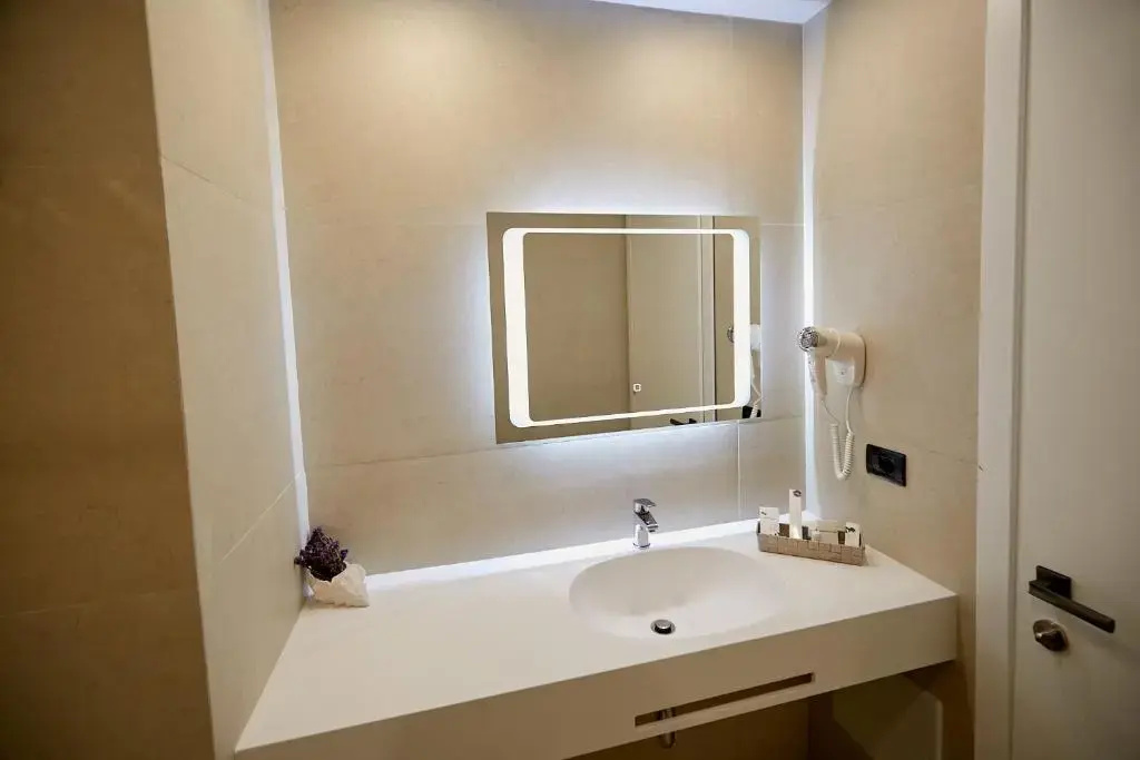 Standard Double room with partial sea view (full double bed)