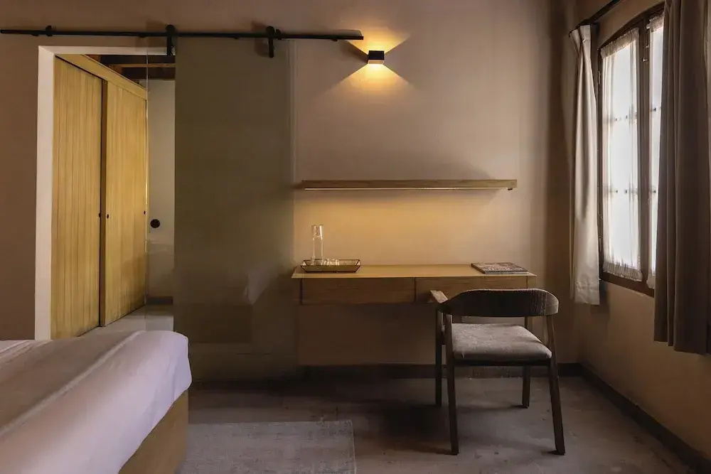 Standard Double room with courtyard view (full double bed)