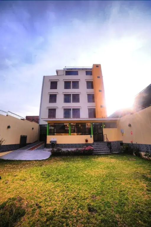 Tulipanes Hotel Aqp