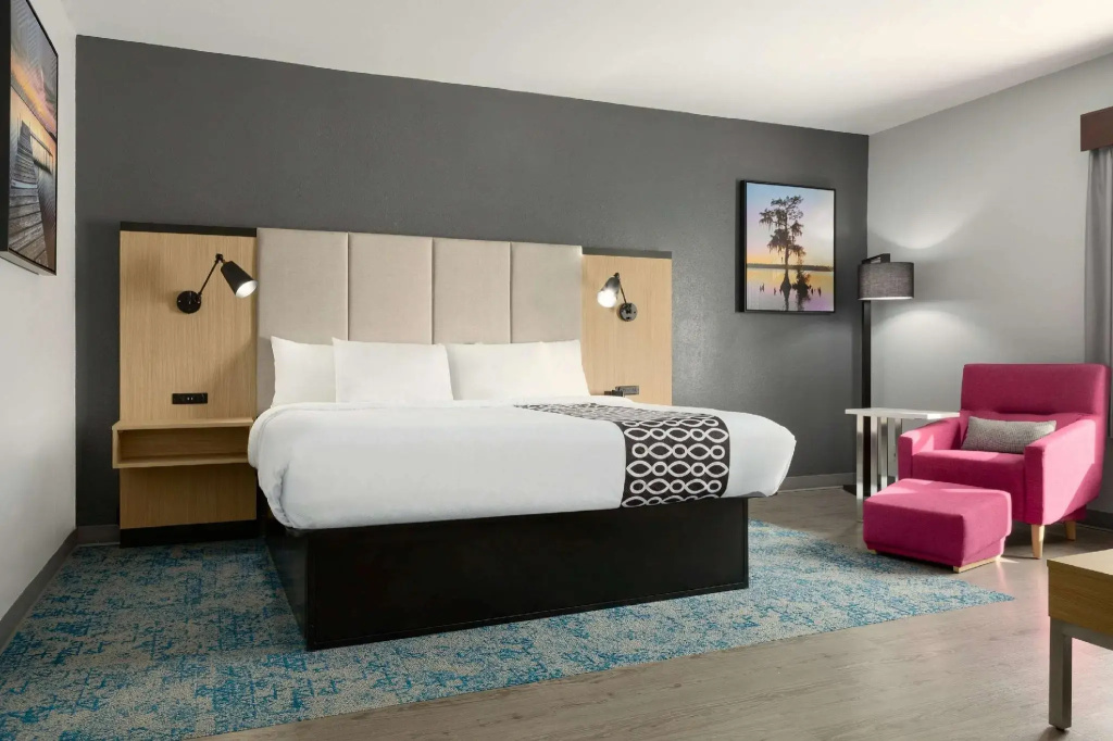 Double Suite (full double bed)
