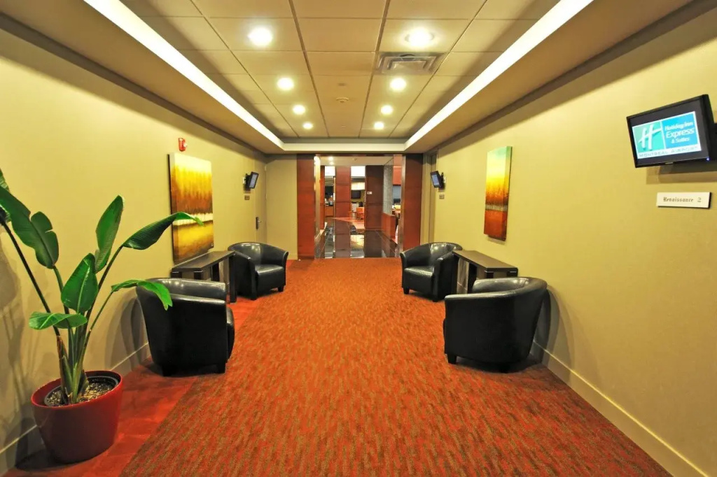Holiday Inn & Suites Montreal Airport by IHG - Général