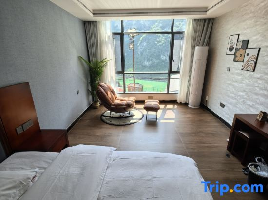 Deluxe Double room (full double bed)