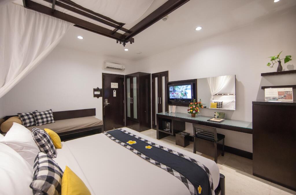 Legian Beach Hotel