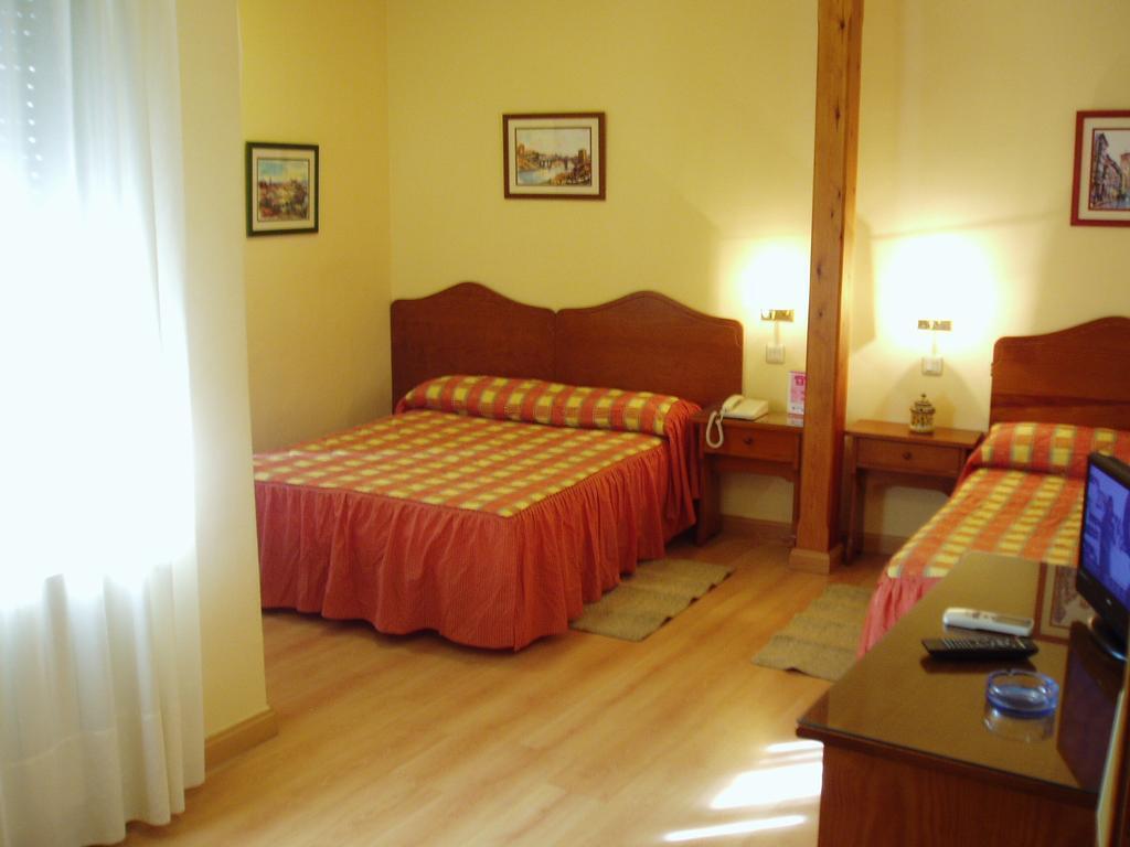 Hostal Santo Tomé by null