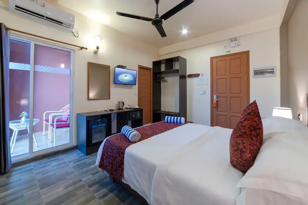 Deluxe Double room with balcony and with Island view (full double bed)
