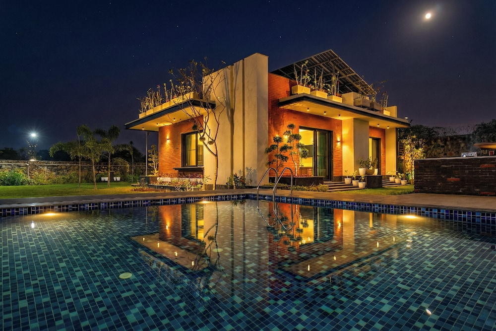 ELIVAAS Prassanam Vatika 2 BHK Hillside Villa with Private Pool