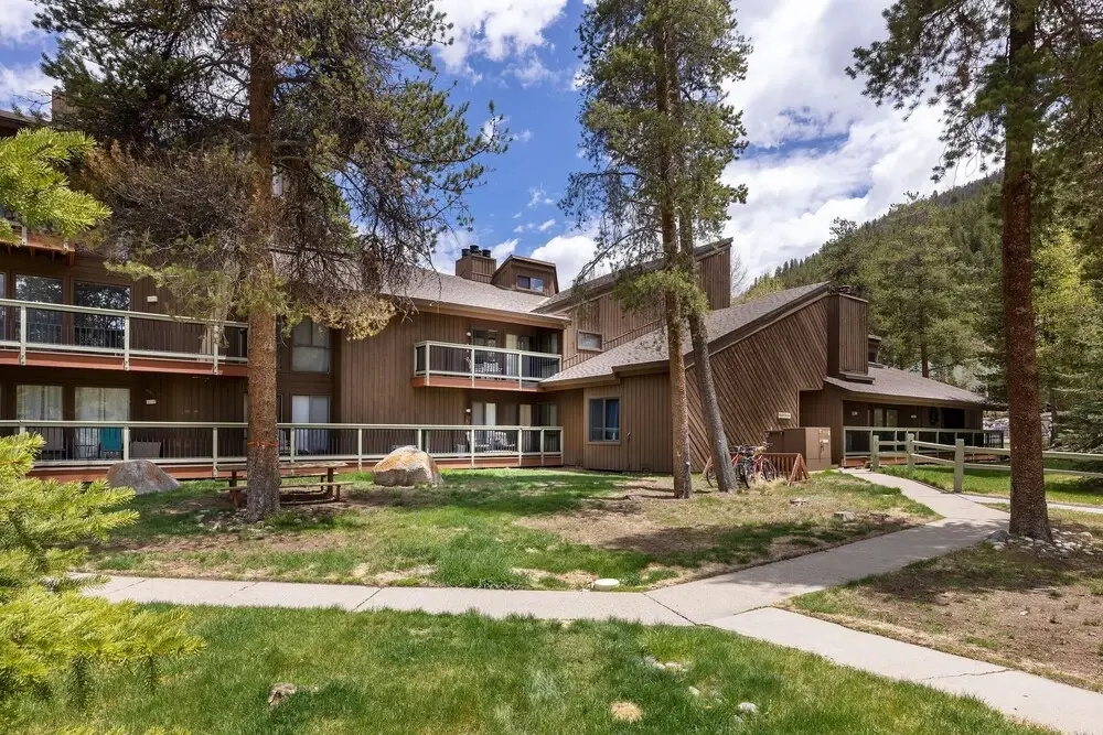 1095 Wild Irishman 2 Bedroom Condo by Redawning