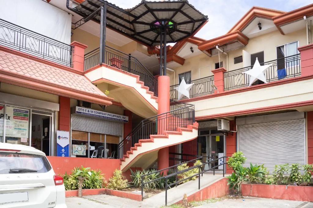 OYO 150 Davao Airport View Hotel Vaccinated Staff