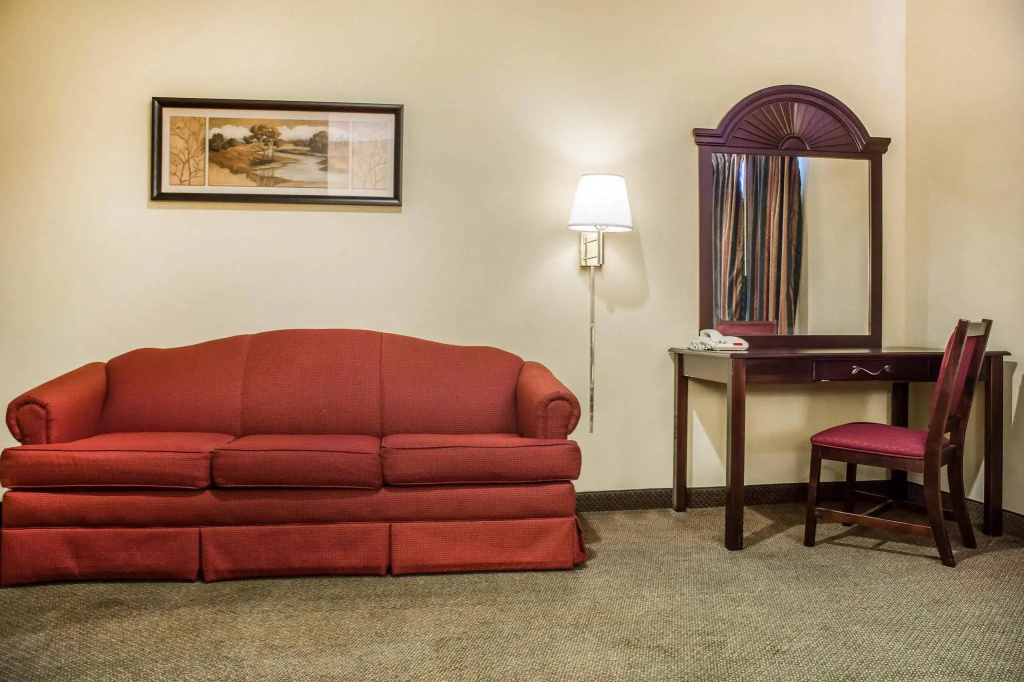Econo Lodge & Suites - фото 12