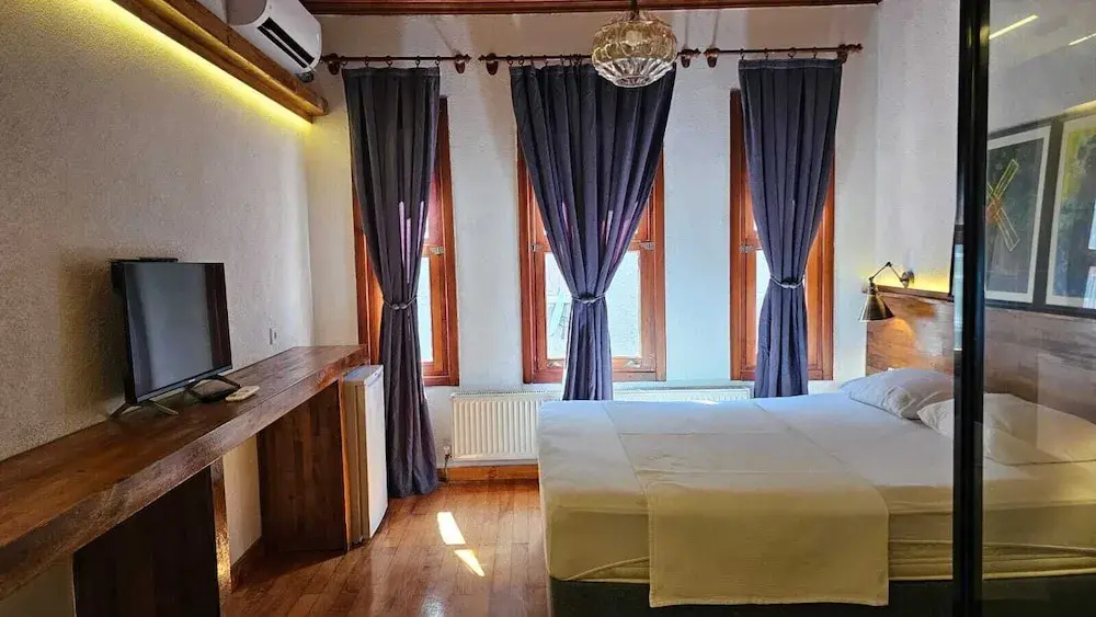 Отель Mahzen Otel в Стамбуле