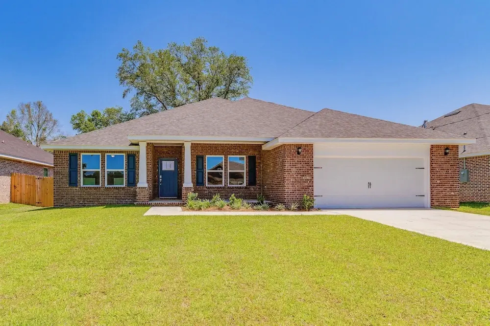 Single-story Navarre Home ~ 8 Mi to Navarre Beach
