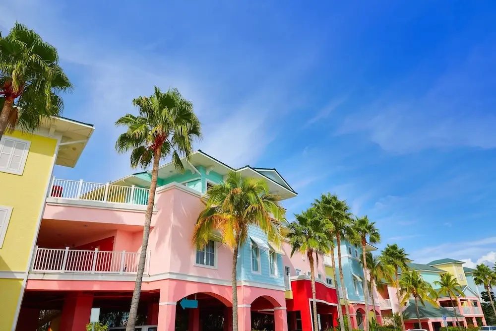 Canal-side W/ Private Dock, Boats & Bikes 2 Bedroom Duplex
