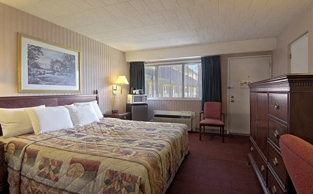 Country Hearth Inn & Suites Lancaster