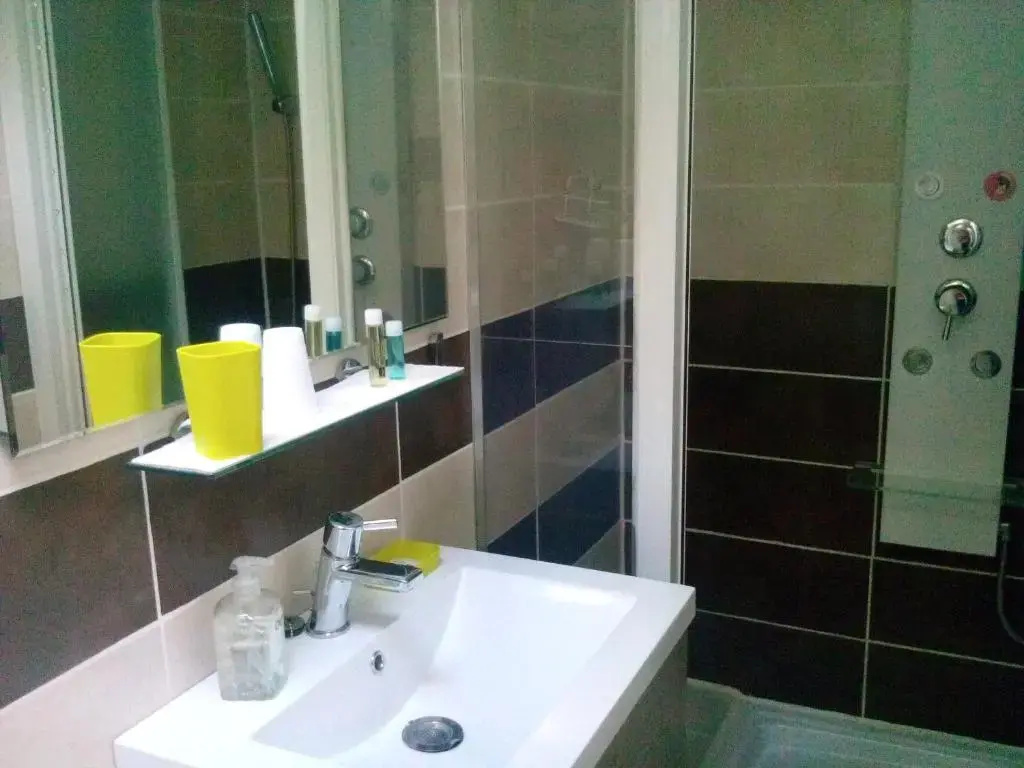 Standard Double room with garden view (full double bed)