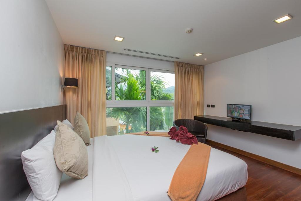 The Palms, Kamala Beach