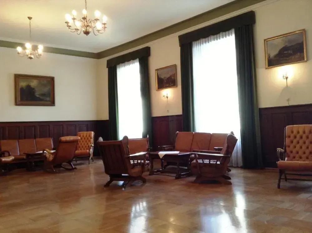 Lobby & Reception