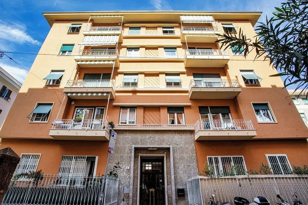 Light Apartment in Albaro