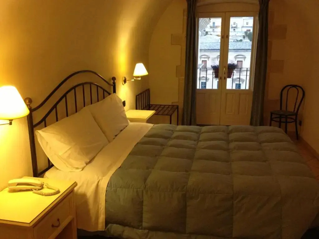 Standard Double room with balcony and with city view (full double bed)