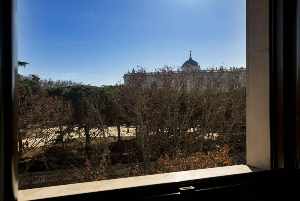 WooTravelling Plaza de Oriente Homtels