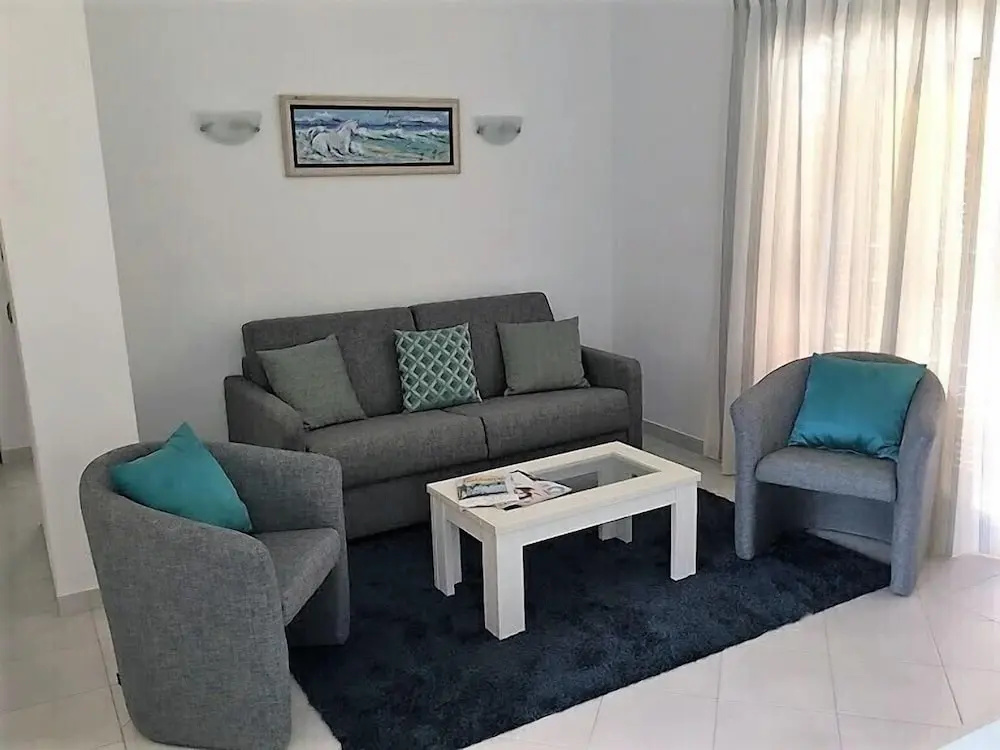 2 Bedrooms Deluxe Apartment