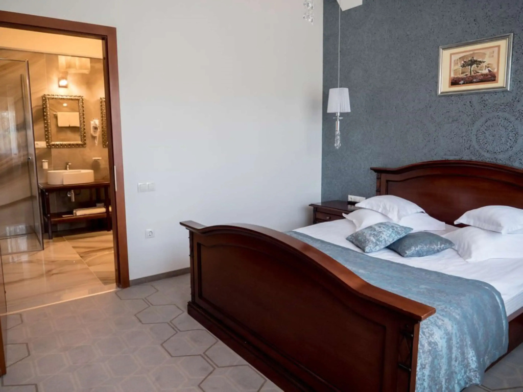 2 Bedrooms Double Suite (full double bed)