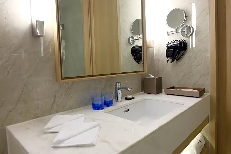 Premier Double room (full double bed)