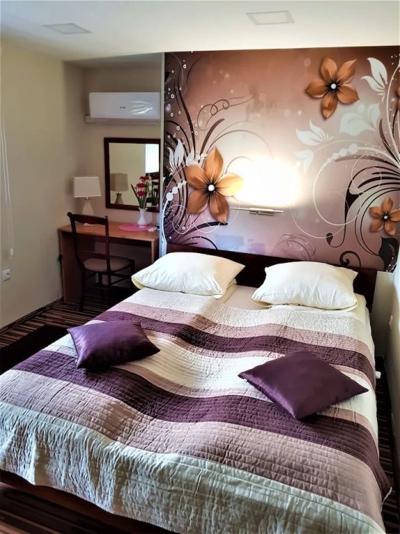 Standard Double room with balcony (full double bed)