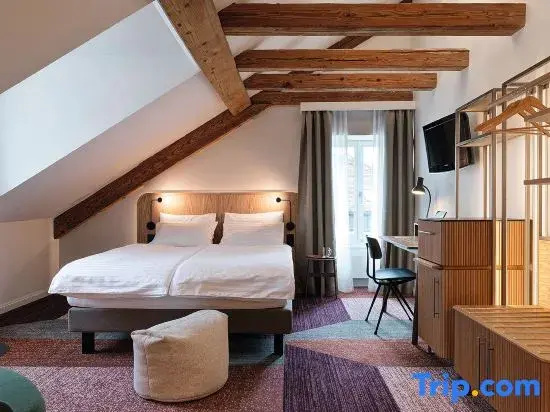 Grand room