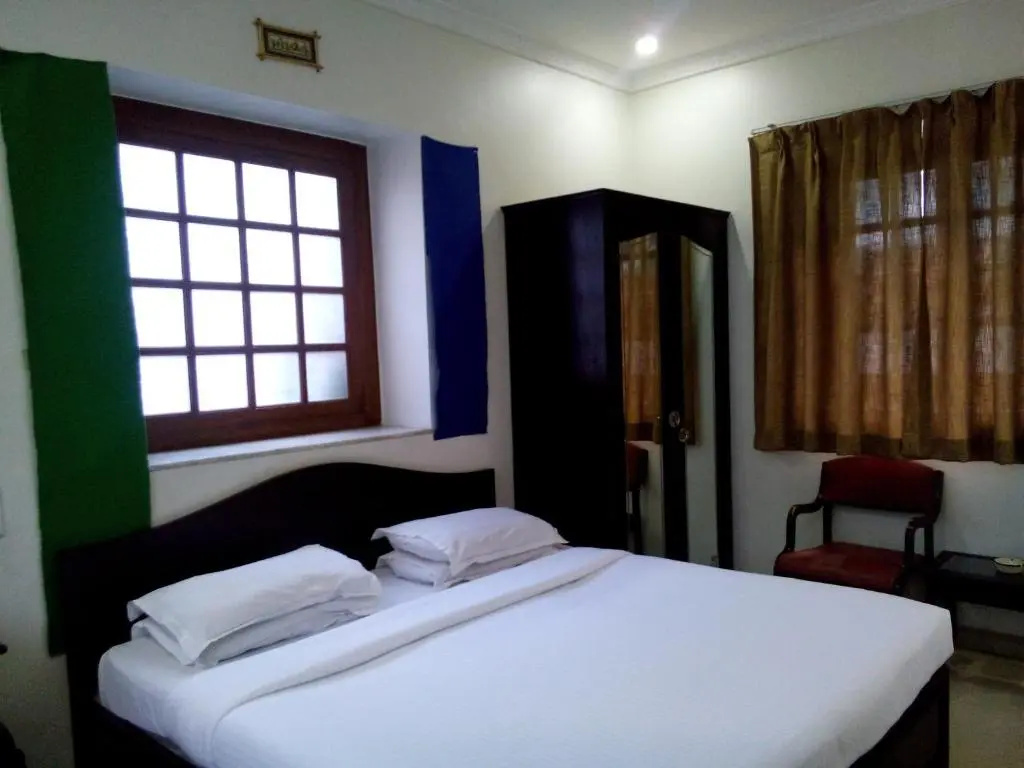 Deluxe Double room (full double bed)