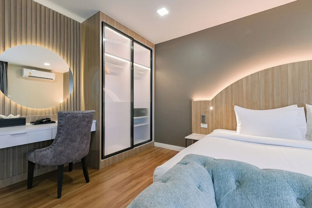 Deluxe Double room (full double bed)