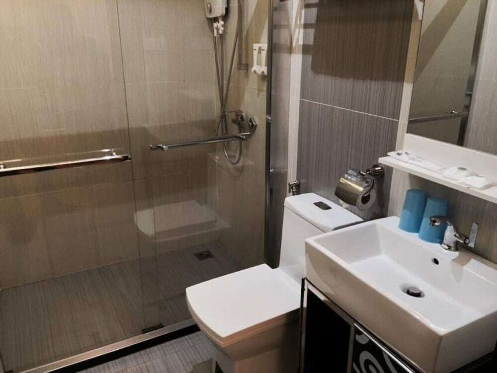 Kk Waterfront Hotel