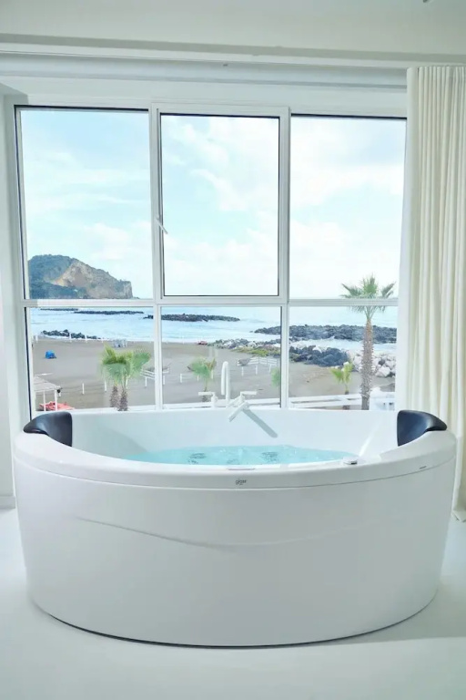 Double Suite with sea view (full double bed)
