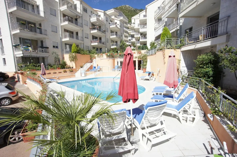 Petrovac Bay Apartments