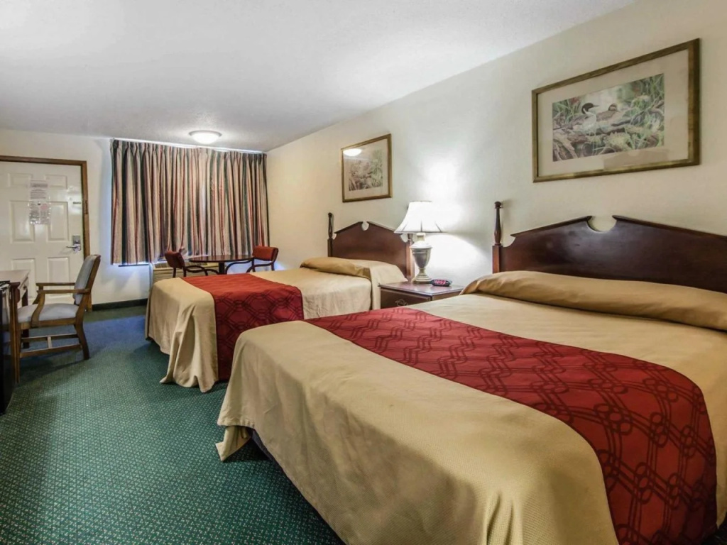 Rodeway Inn — 3