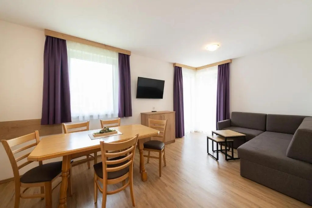3 Bedrooms Apartment