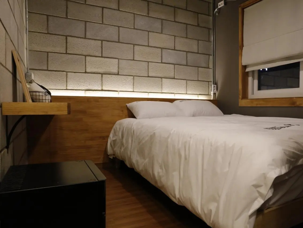 Standard Double room (full double bed)