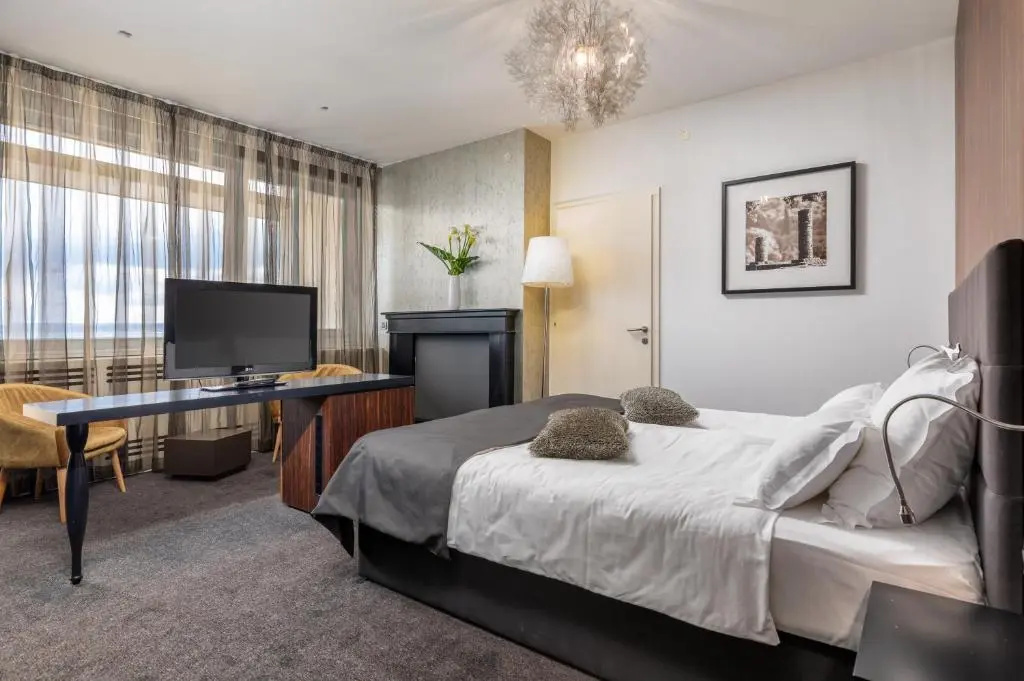 Superior Double room with balcony and with sea view (full double bed)