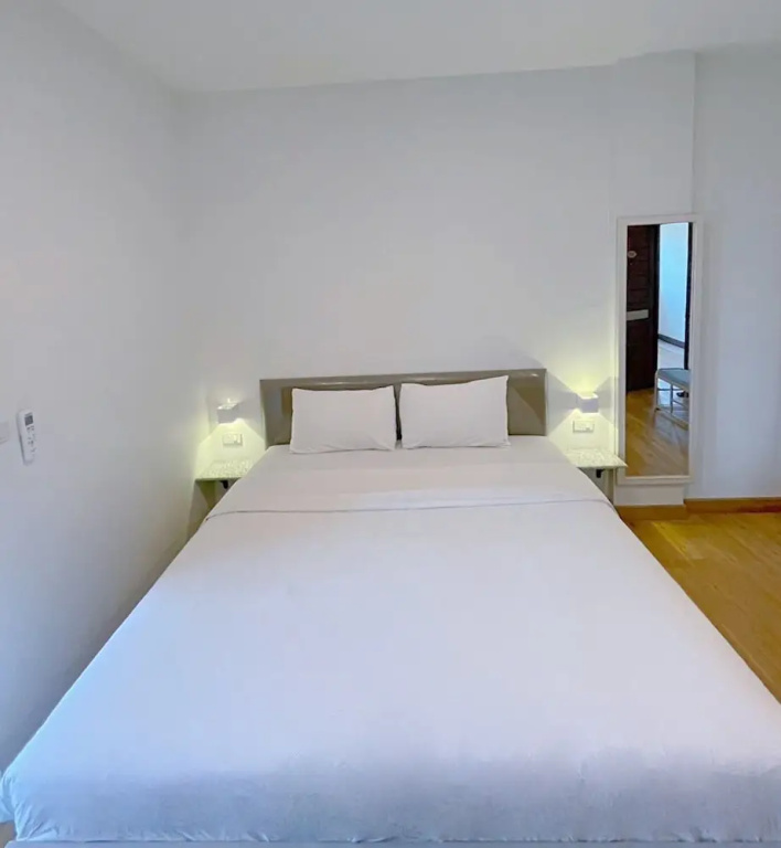 Standard Double room with balcony (full double bed)