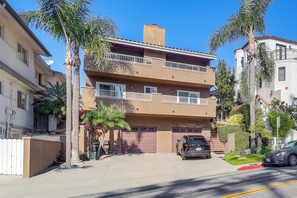 Walk to Beach + Pier: San Clemente Family Getaway